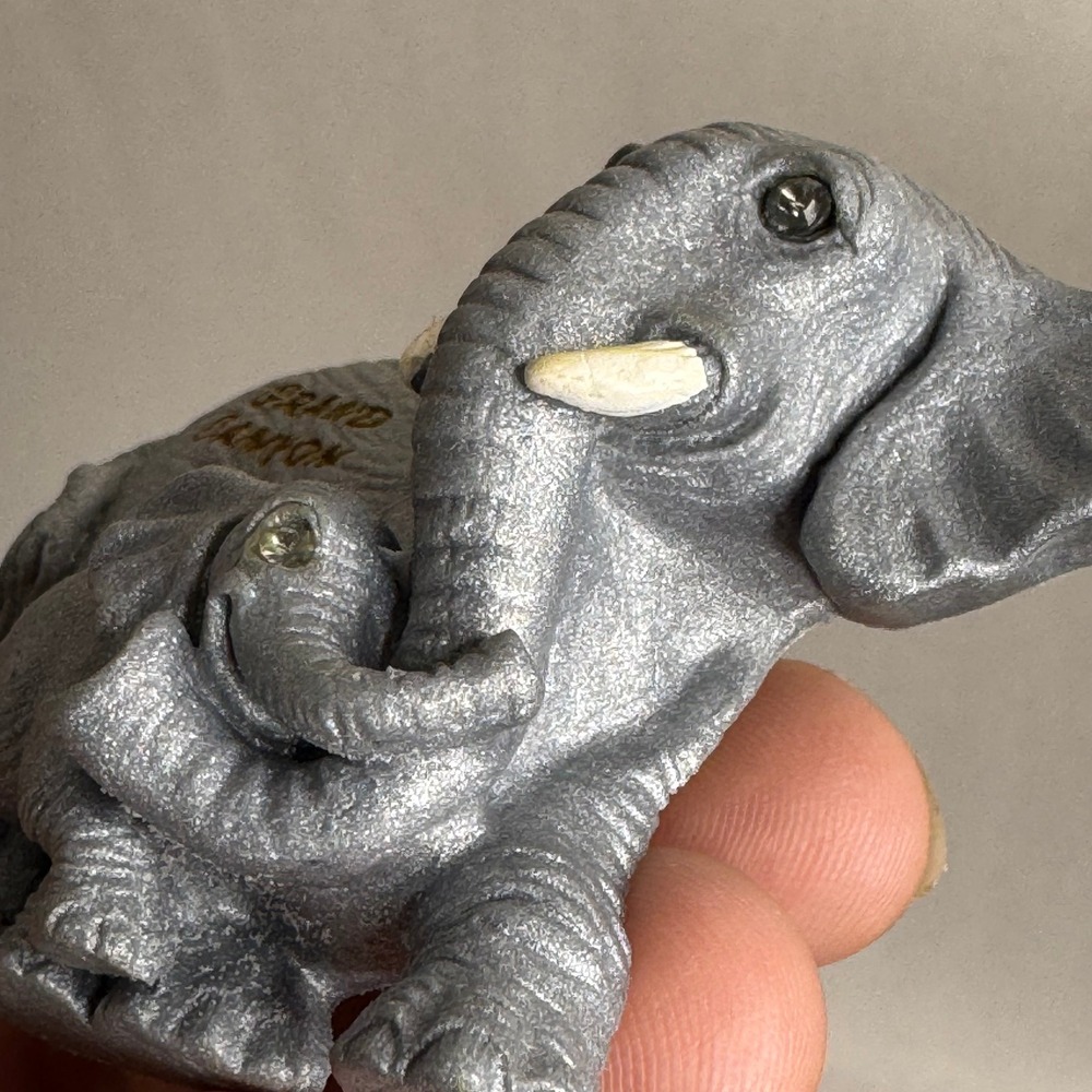 Clay Critters Grand Canyon Mother Baby Elephant Magnet Made‎ in USA - Picture 3 of 6